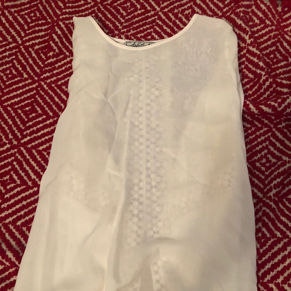 Super cute laced back long sleeve